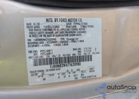 2007 Lincoln Town Car Signature Limited z USA, uszkodzony, nr VIN 1LNHM82W47Y620980